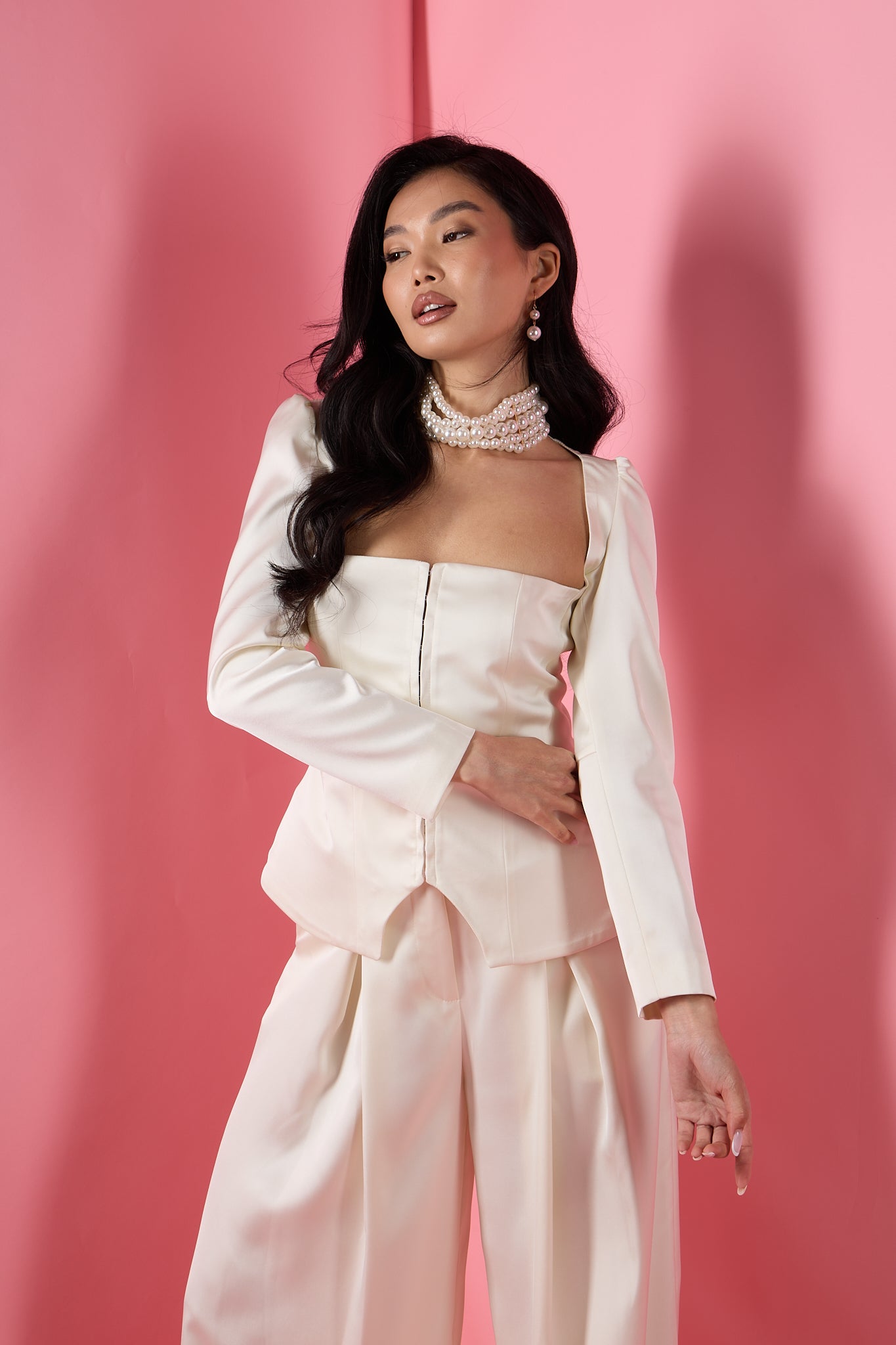 DOA CREAM SUIT