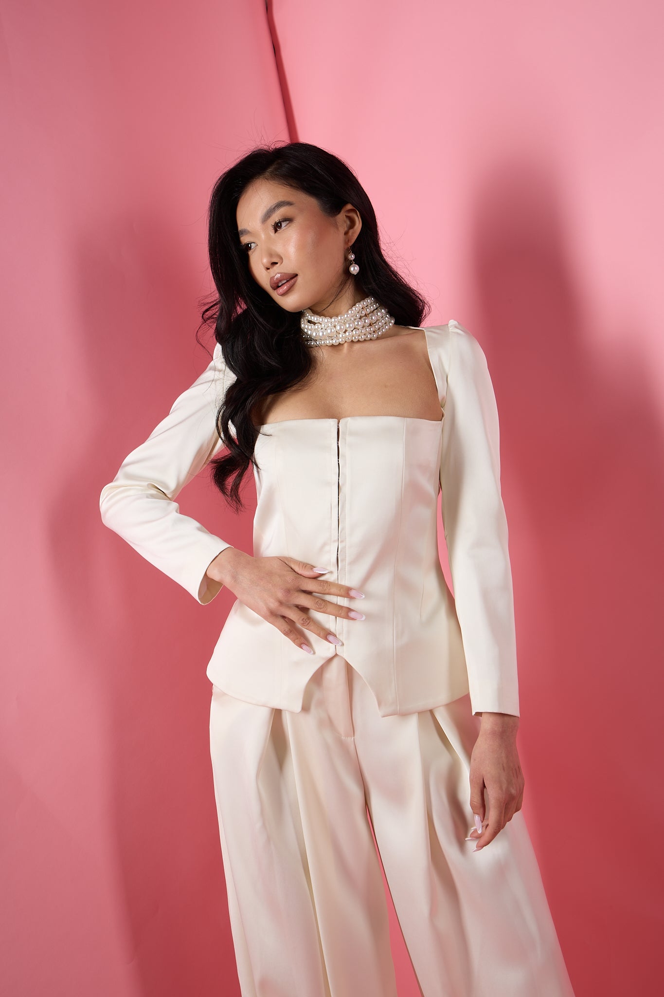 DOA CREAM SUIT