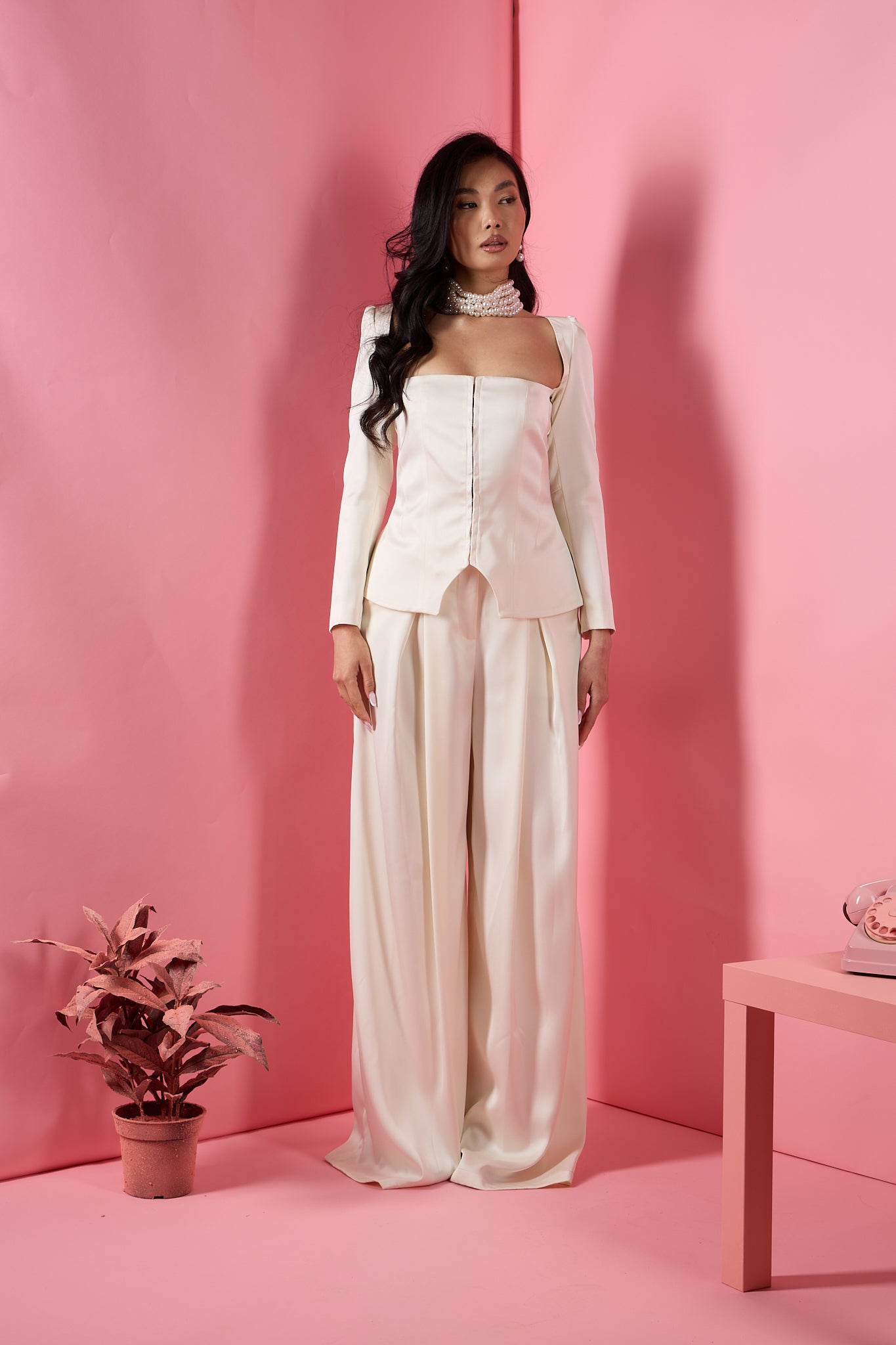 DOA CREAM SUIT