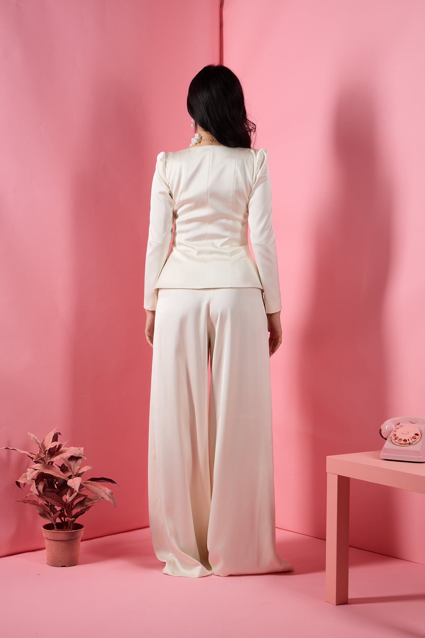 DOA CREAM SUIT